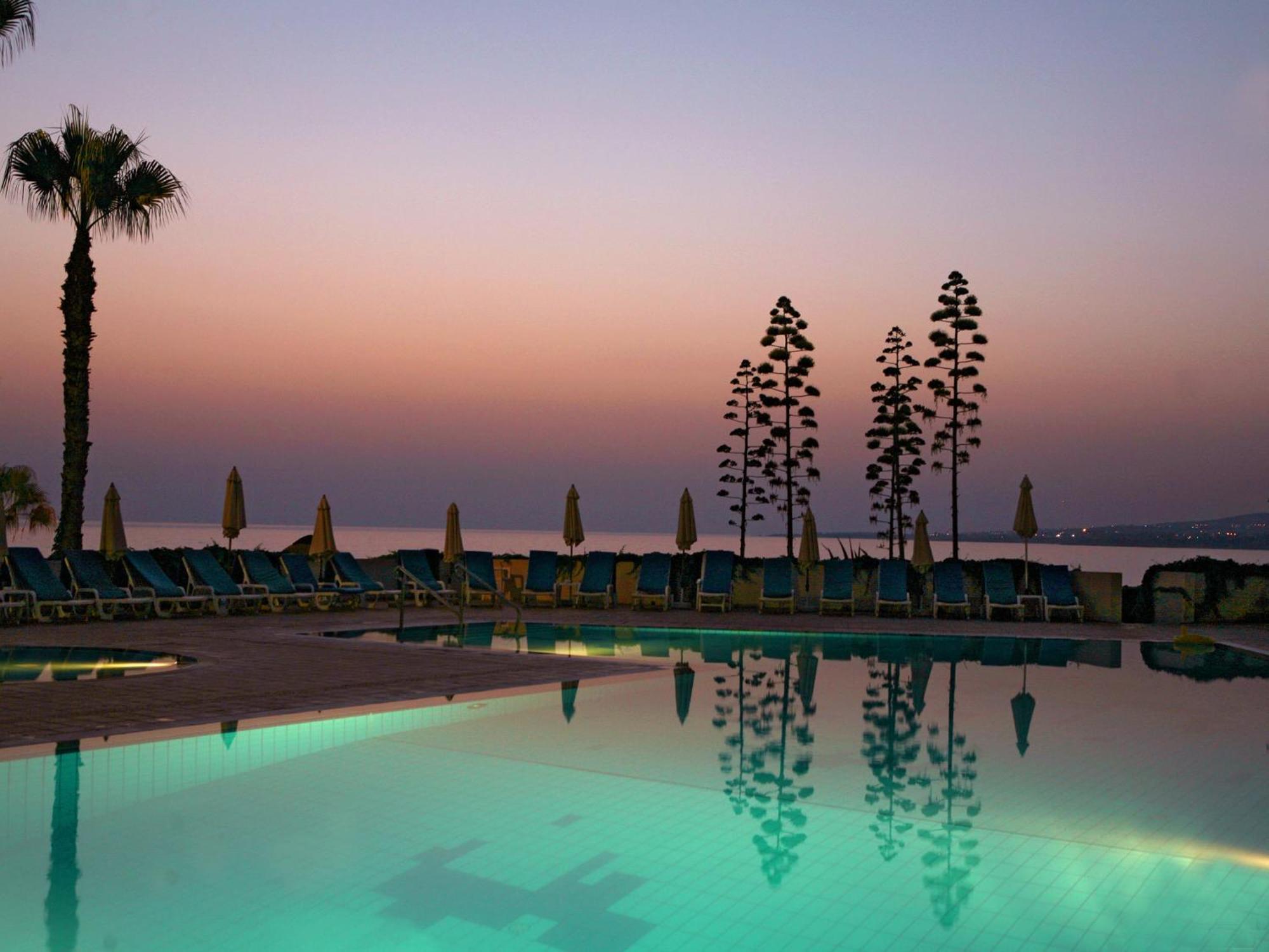 Cynthiana Beach Hotel Kissonerga Bagian luar foto