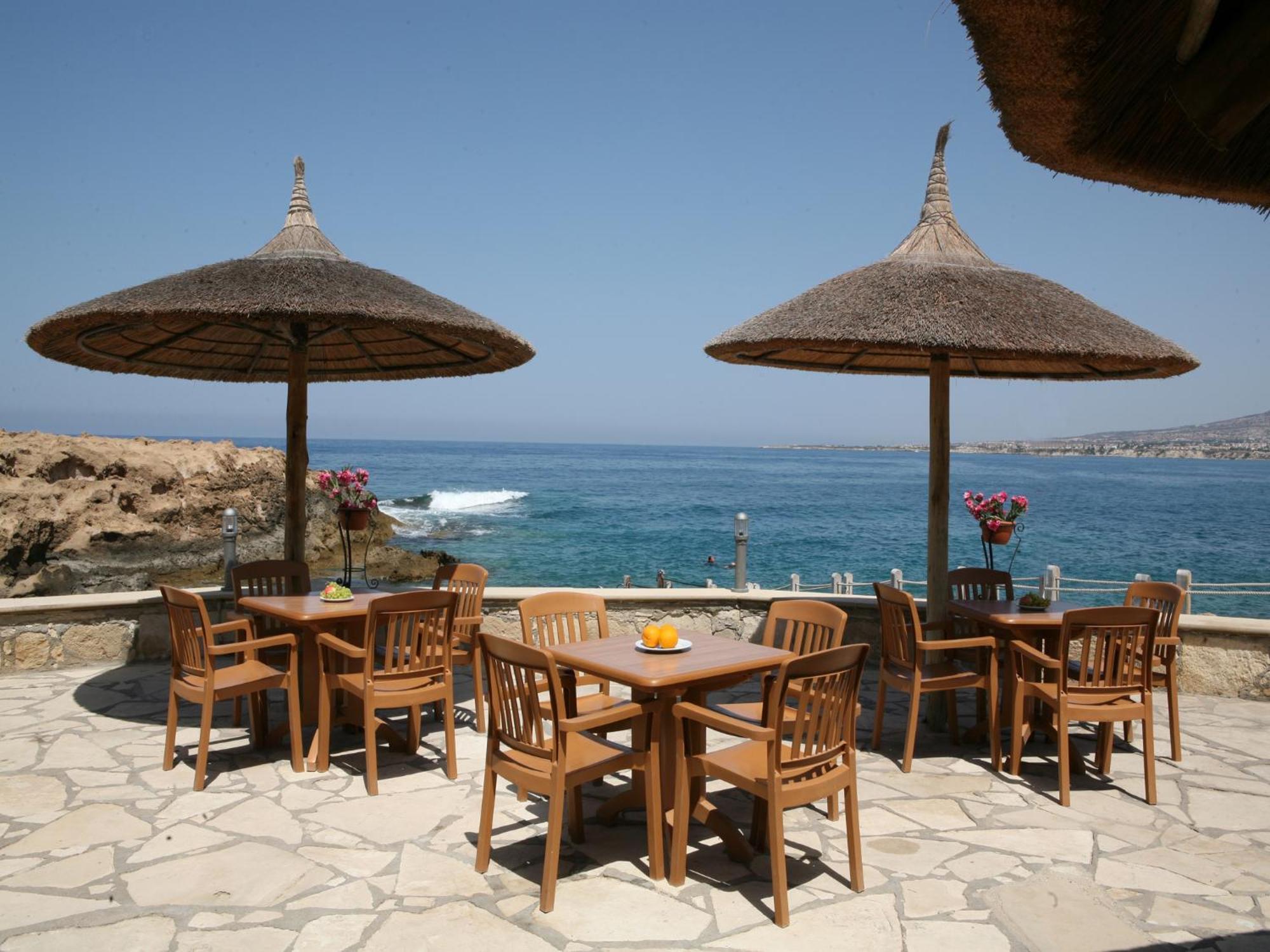 Cynthiana Beach Hotel Kissonerga Bagian luar foto