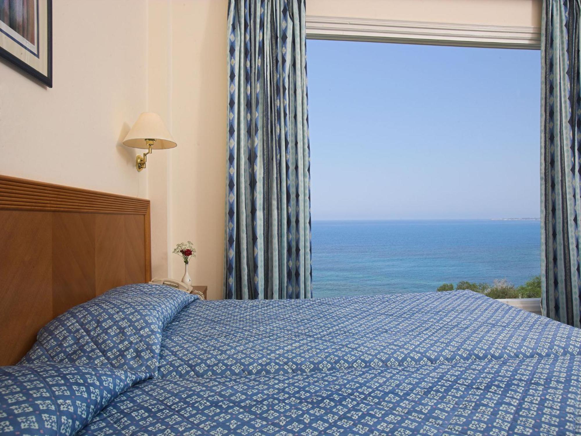 Cynthiana Beach Hotel Kissonerga Bagian luar foto